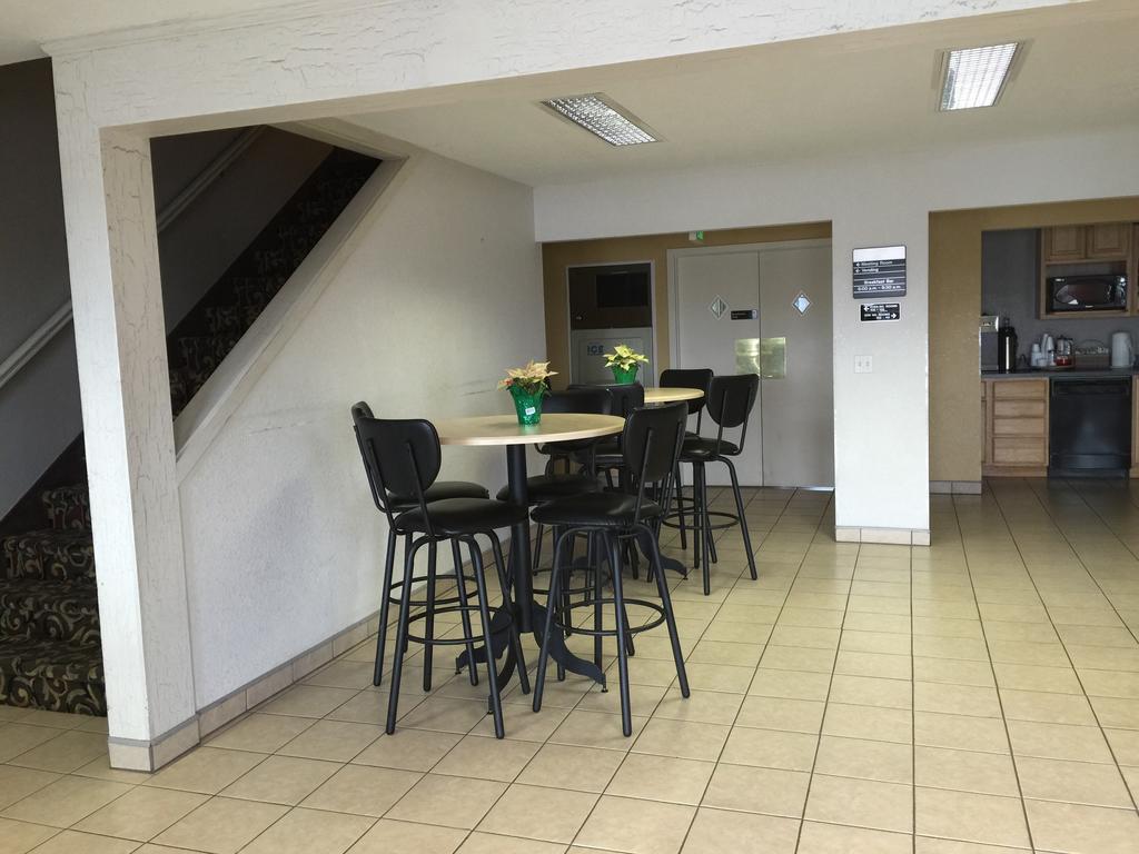 Americas Best Value Inn & Suites - Bluffton Buitenkant foto