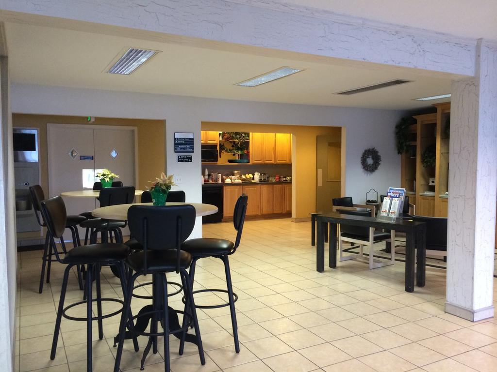 Americas Best Value Inn & Suites - Bluffton Buitenkant foto