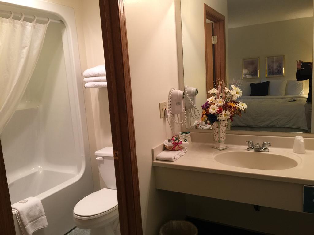 Americas Best Value Inn & Suites - Bluffton Buitenkant foto