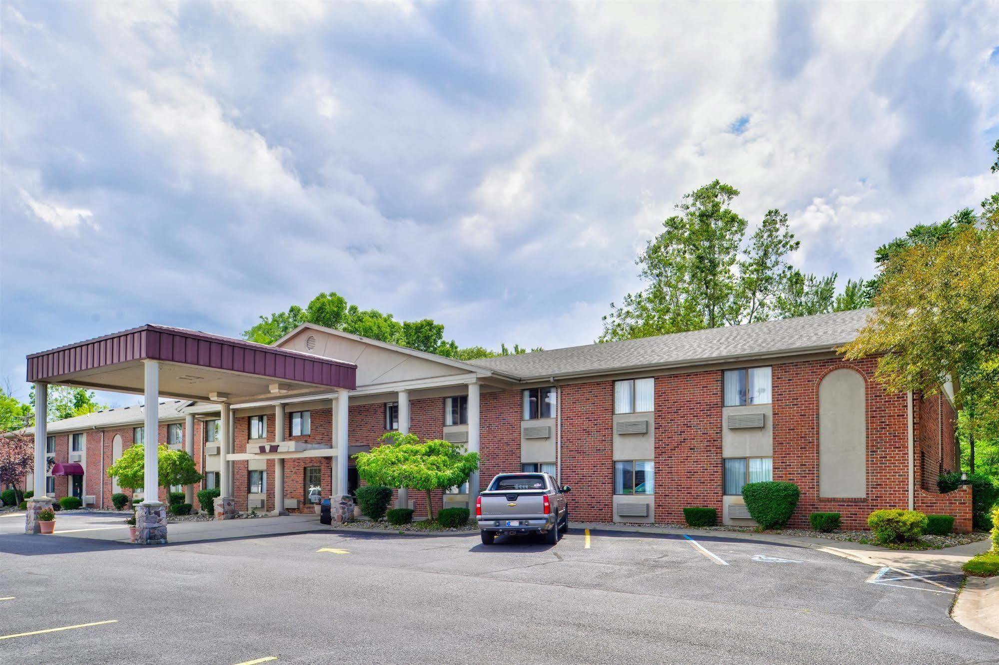 Americas Best Value Inn & Suites - Bluffton Buitenkant foto