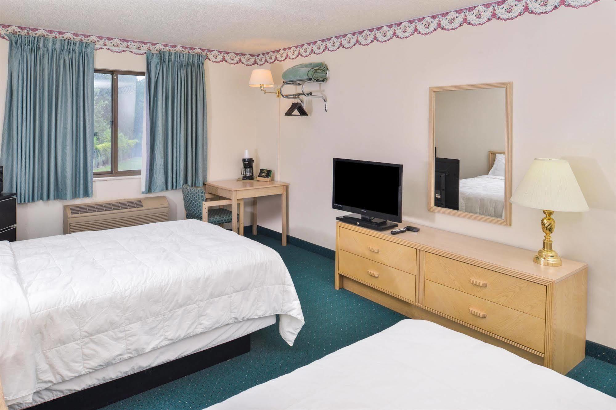 Americas Best Value Inn & Suites - Bluffton Buitenkant foto